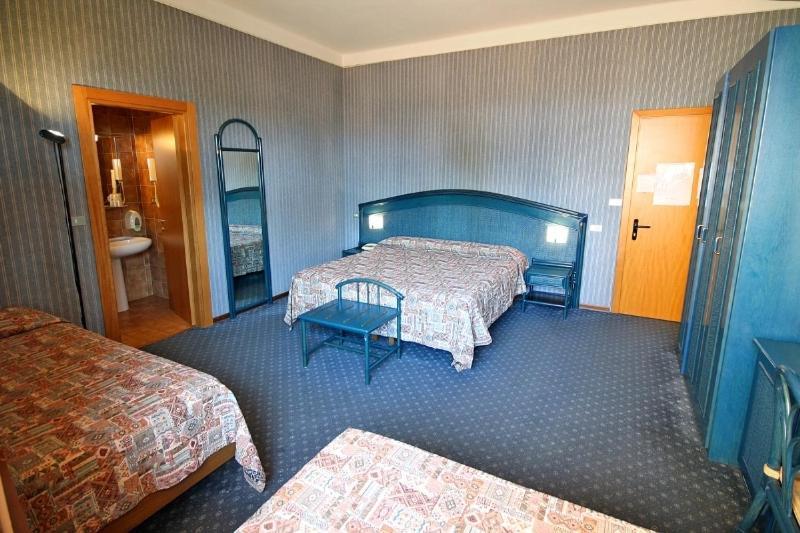 Hotel Kristina Imperia Εξωτερικό φωτογραφία