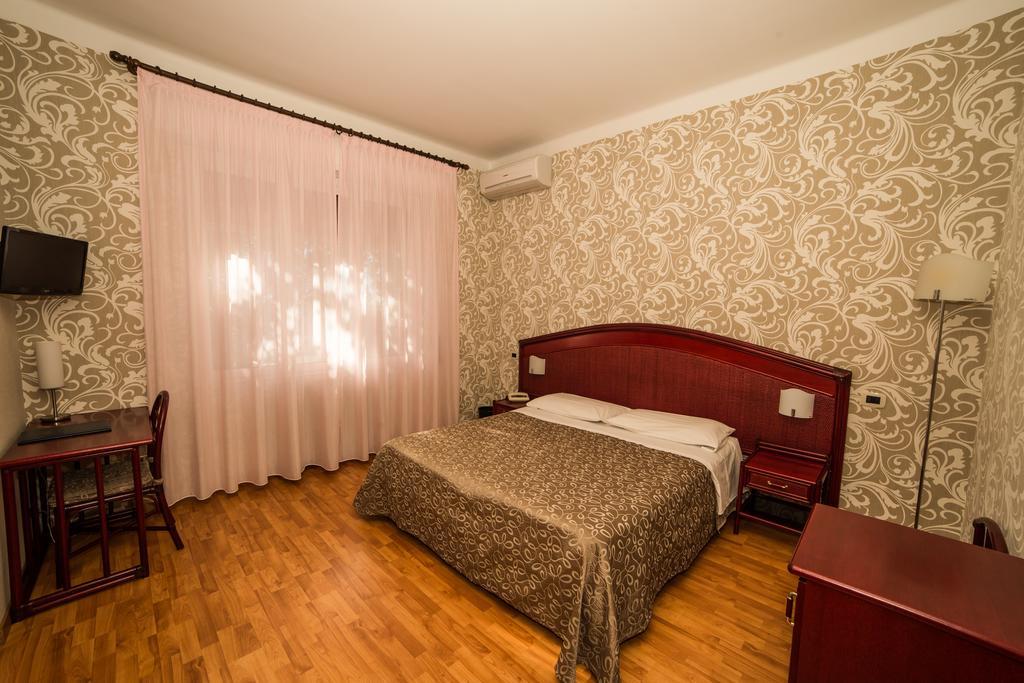 Hotel Kristina Imperia Εξωτερικό φωτογραφία