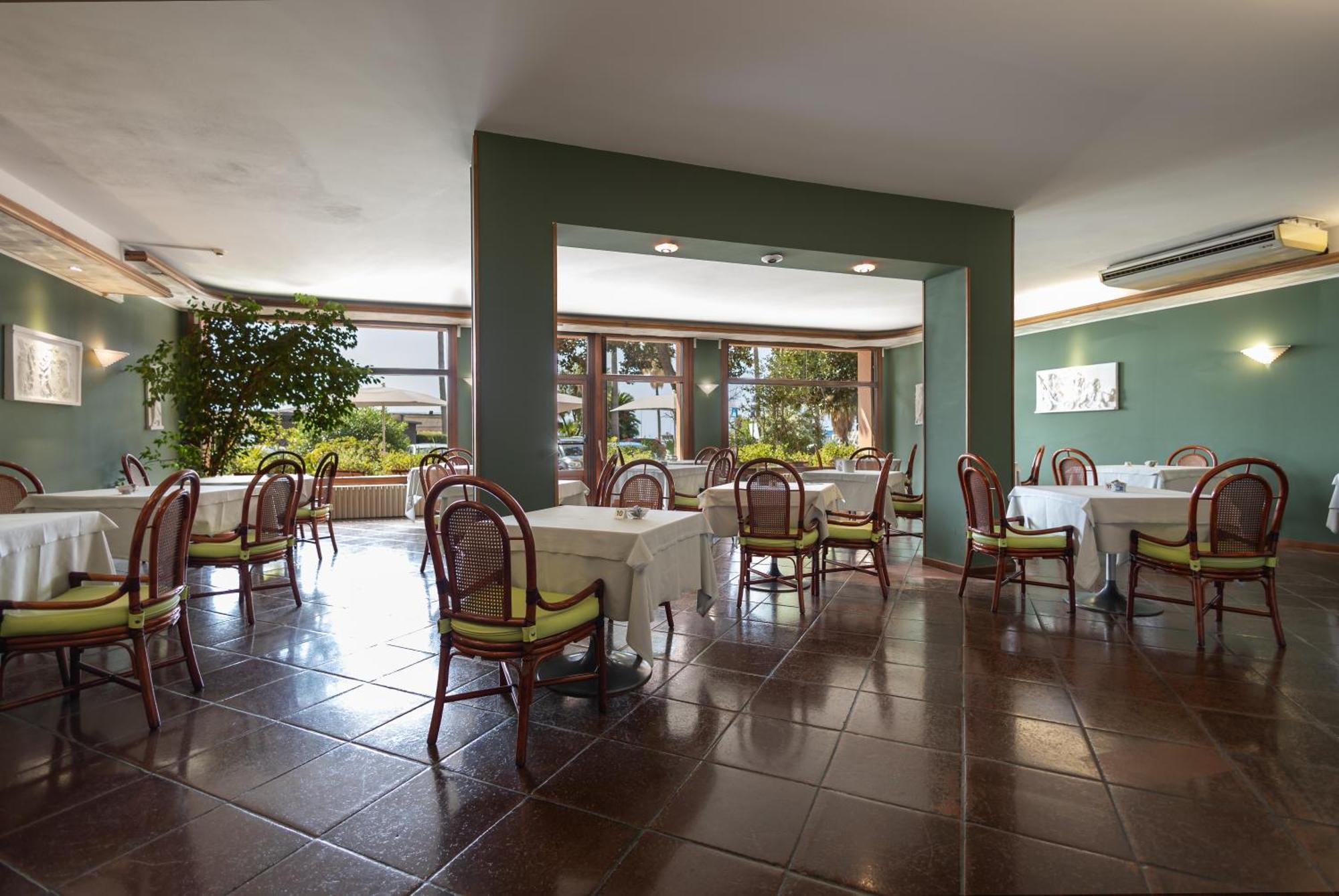 Hotel Kristina Imperia Εξωτερικό φωτογραφία