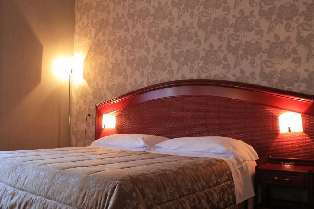 Hotel Kristina Imperia Δωμάτιο φωτογραφία