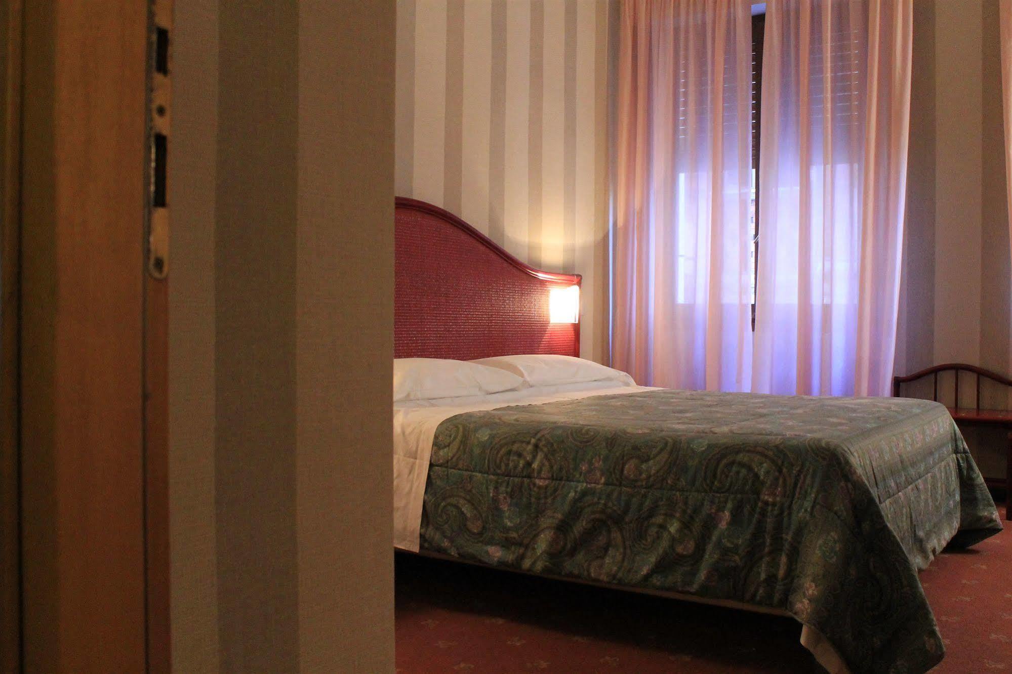 Hotel Kristina Imperia Εξωτερικό φωτογραφία