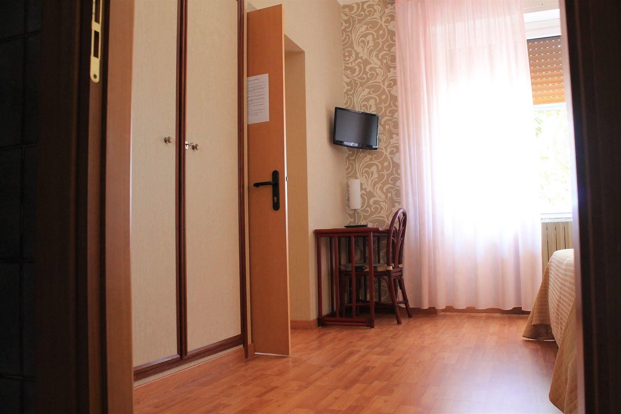 Hotel Kristina Imperia Εξωτερικό φωτογραφία