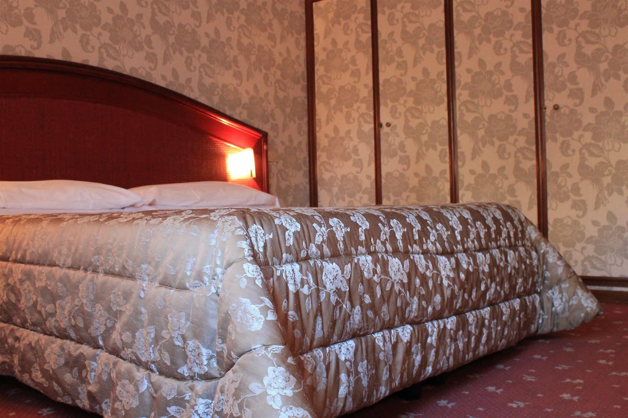 Hotel Kristina Imperia Εξωτερικό φωτογραφία