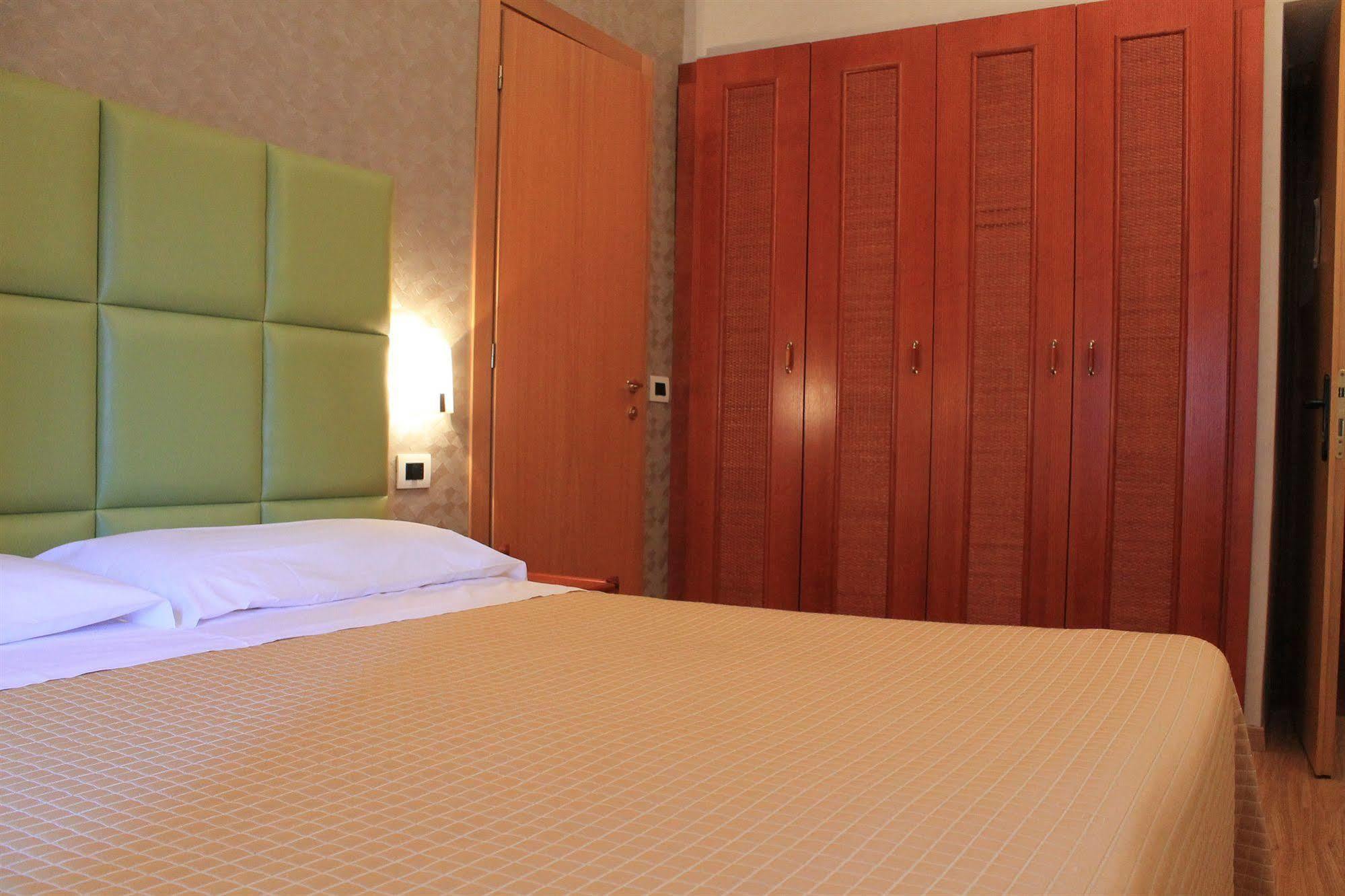 Hotel Kristina Imperia Εξωτερικό φωτογραφία