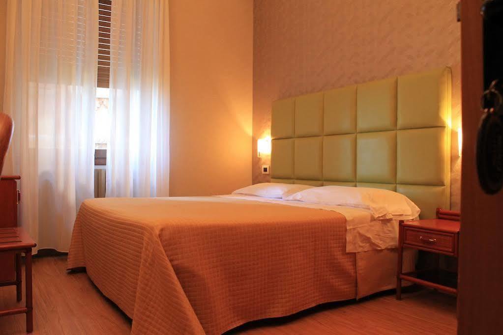 Hotel Kristina Imperia Εξωτερικό φωτογραφία